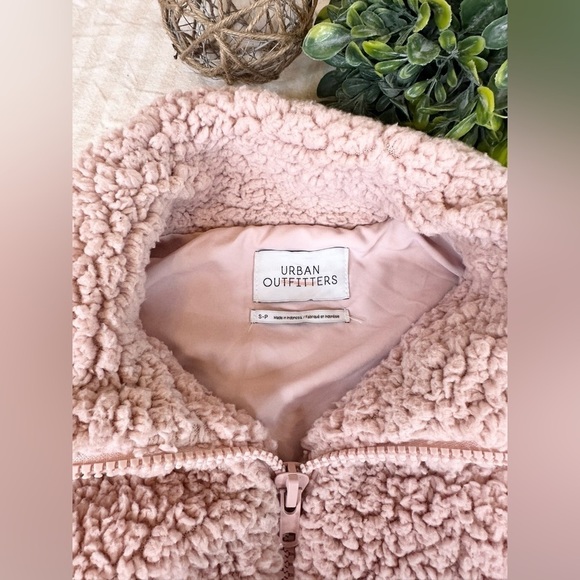 Urban Outfitters Willow Fuzzy Pink Drawstring Teddy Jacket Size Small - Picture 8 of 12